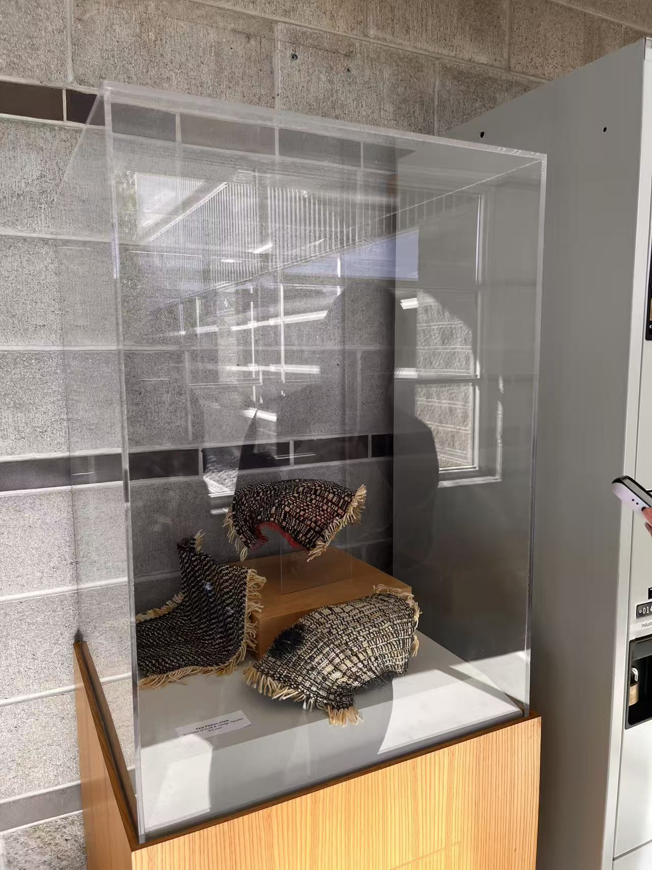 Exhibit Display Case: The transparent display cover is made of acrylic. The reasons for using this material include its lighter weight compared to glass, superior impact resistance, and ease of cutting for the construction of large display cases. <div class='container'><iframe class='responsive-iframe' src='https://www.youtube.com/embed/tgbNymZ7vqY'></iframe></div>